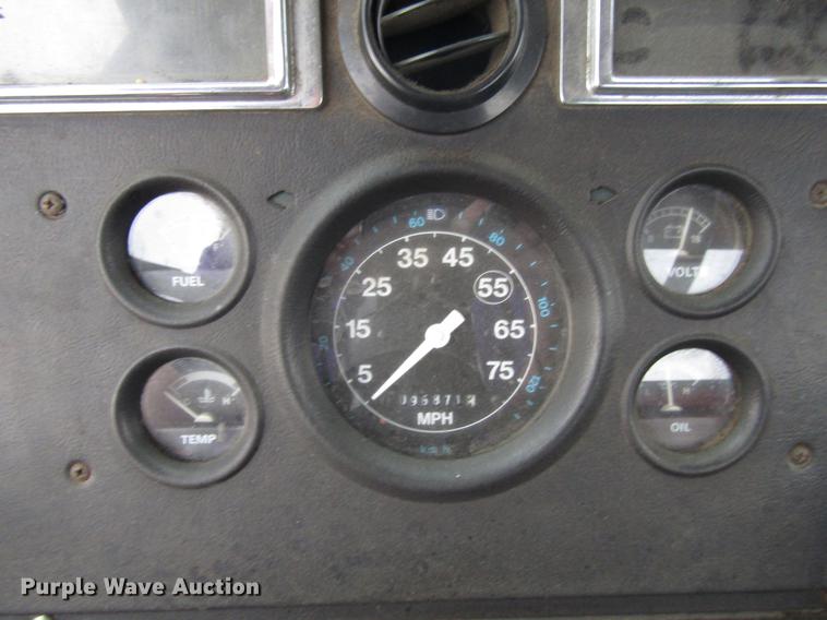 image for item EU9613 1990 Ford LT8000 seal coat truck