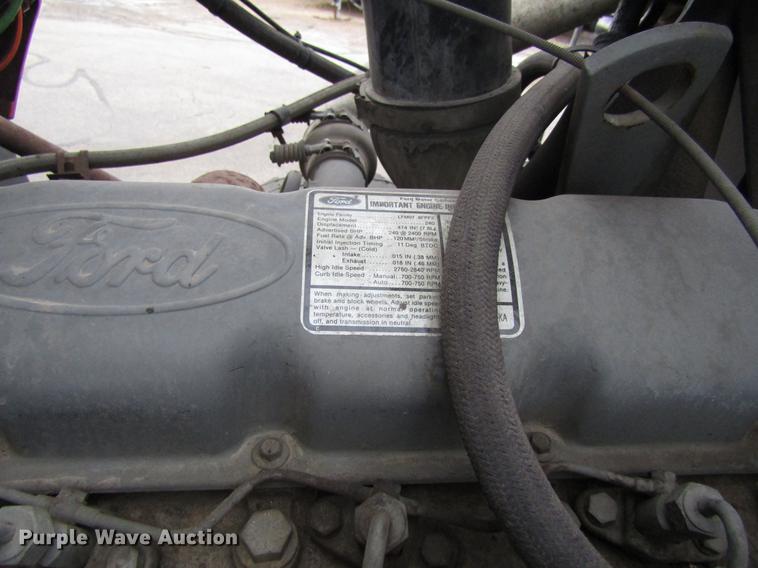 image for item EU9613 1990 Ford LT8000 seal coat truck