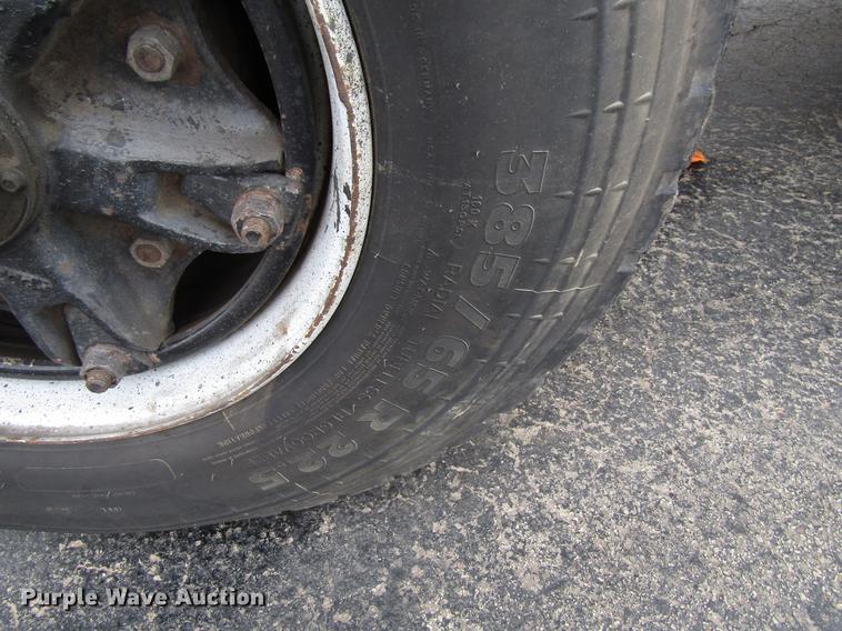 image for item EU9613 1990 Ford LT8000 seal coat truck