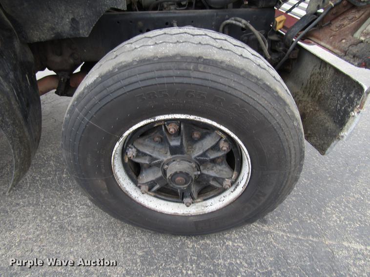 image for item EU9613 1990 Ford LT8000 seal coat truck