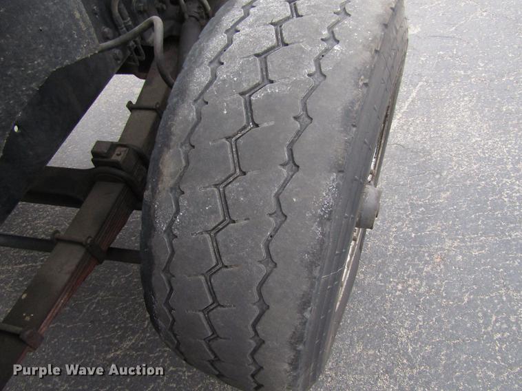 image for item EU9613 1990 Ford LT8000 seal coat truck