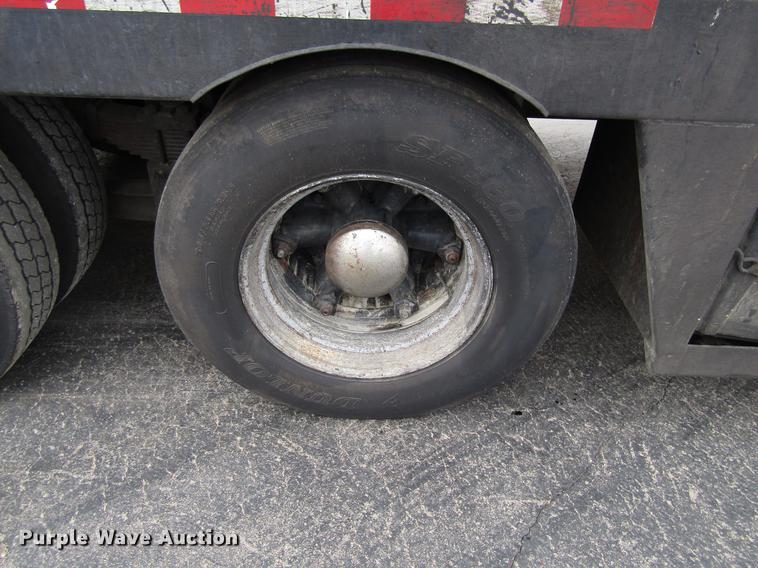 image for item EU9613 1990 Ford LT8000 seal coat truck