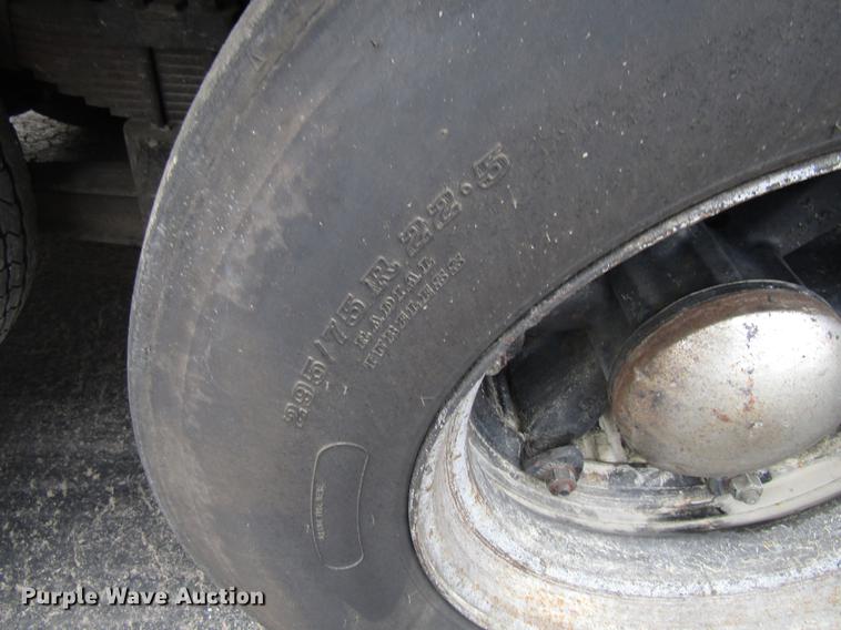 image for item EU9613 1990 Ford LT8000 seal coat truck