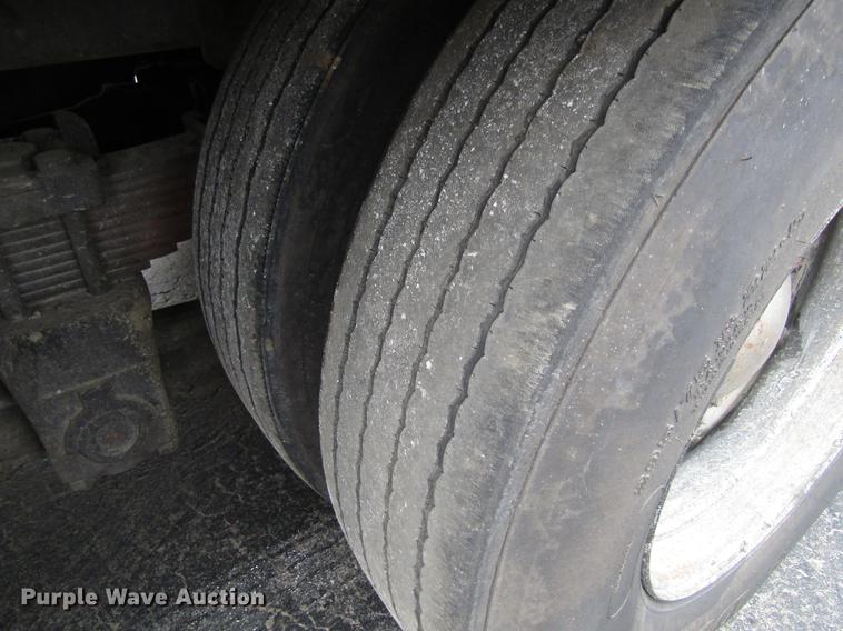 image for item EU9613 1990 Ford LT8000 seal coat truck