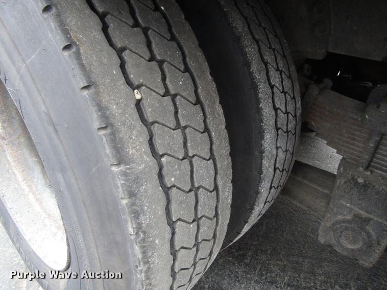 image for item EU9613 1990 Ford LT8000 seal coat truck