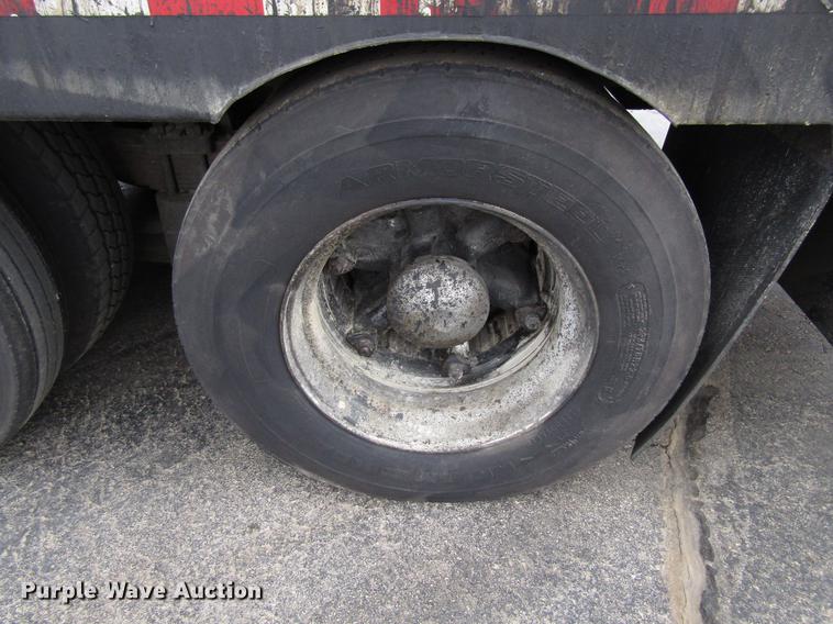 image for item EU9613 1990 Ford LT8000 seal coat truck