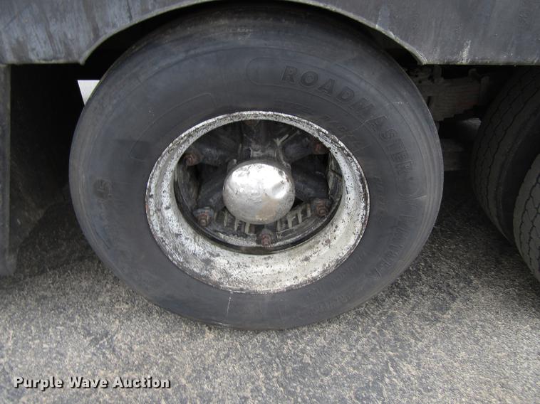 image for item EU9613 1990 Ford LT8000 seal coat truck