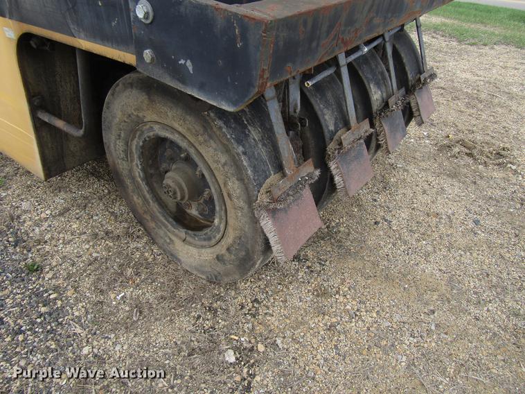 image for item EU9614 Bomag BW12R pneumatic roller