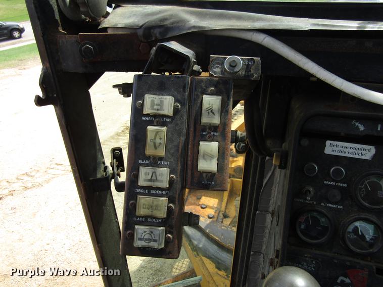 image for item EU9615 1985 John Deere 770AH motor grader