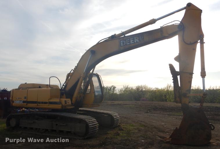 image for item FH9252 1997 John Deere 200LC excavator