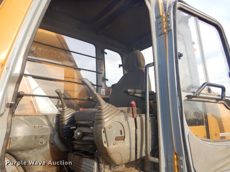 image for item FH9252 1997 John Deere 200LC excavator