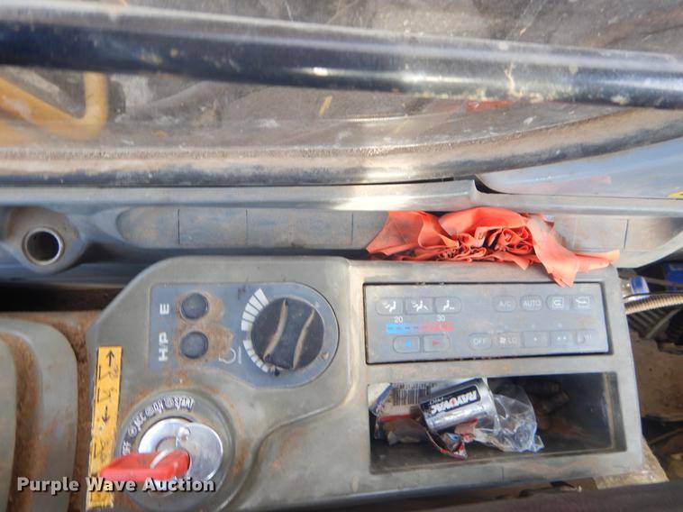 image for item FH9252 1997 John Deere 200LC excavator