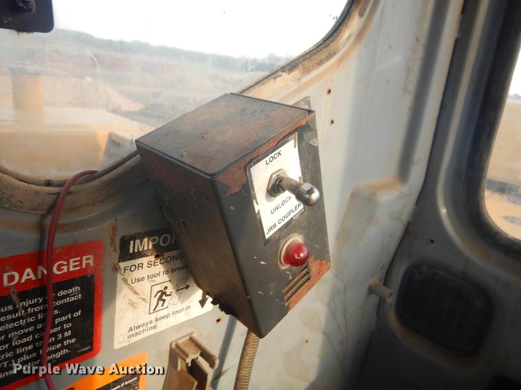 image for item FH9252 1997 John Deere 200LC excavator