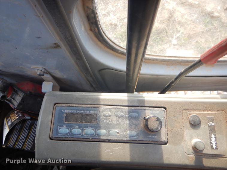 image for item FH9252 1997 John Deere 200LC excavator