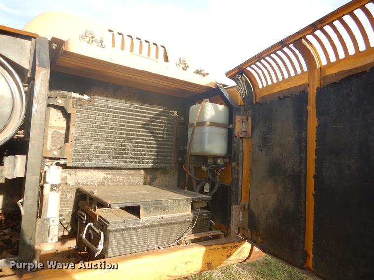 image for item FH9252 1997 John Deere 200LC excavator