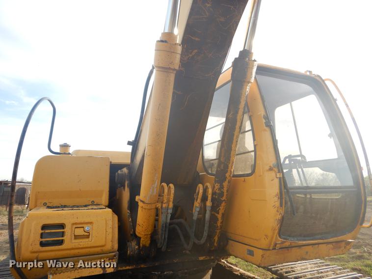 image for item FH9252 1997 John Deere 200LC excavator