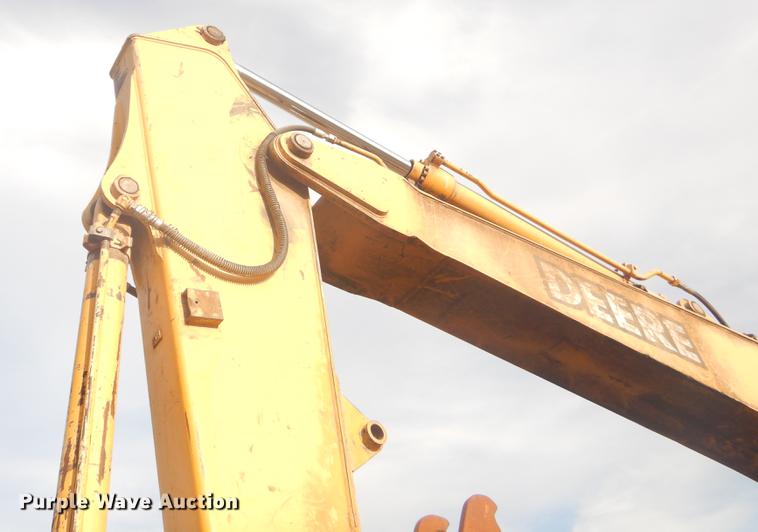 image for item FH9252 1997 John Deere 200LC excavator