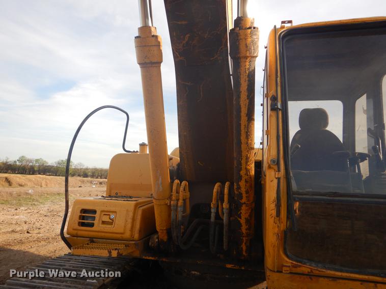 image for item FH9252 1997 John Deere 200LC excavator