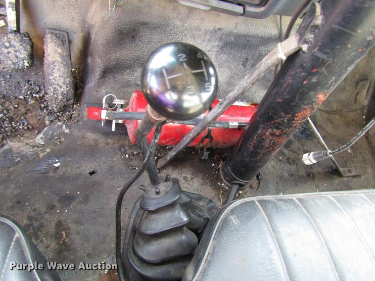 image for item FJ9626 1994 Ford F700 oil distributor truck