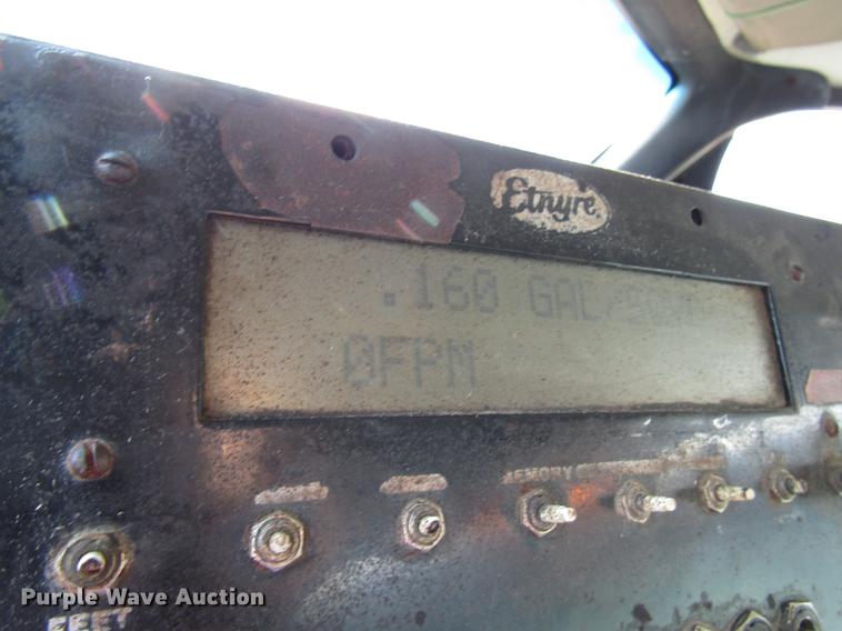 image for item FJ9626 1994 Ford F700 oil distributor truck