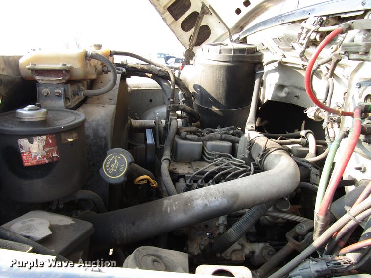 image for item FJ9626 1994 Ford F700 oil distributor truck