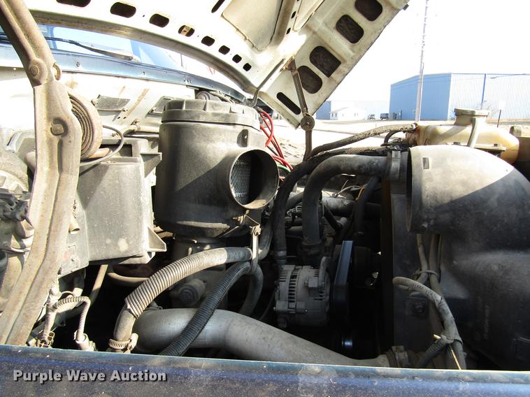 image for item FJ9626 1994 Ford F700 oil distributor truck