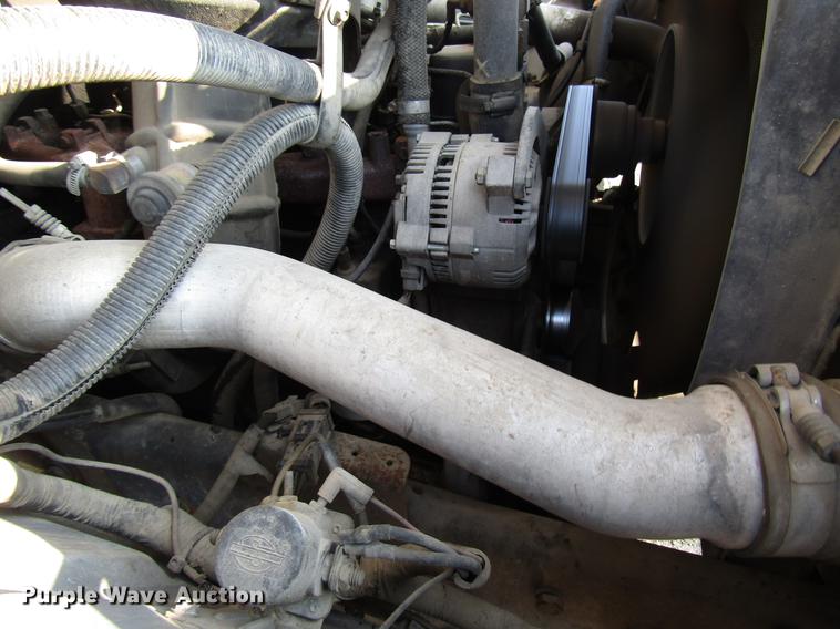 image for item FJ9626 1994 Ford F700 oil distributor truck