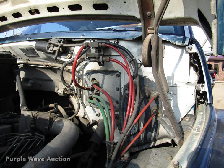 image for item FJ9626 1994 Ford F700 oil distributor truck