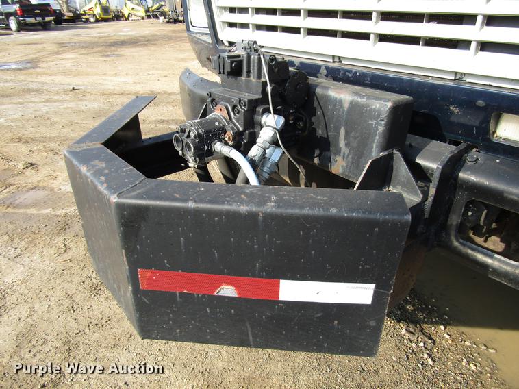 image for item FJ9626 1994 Ford F700 oil distributor truck