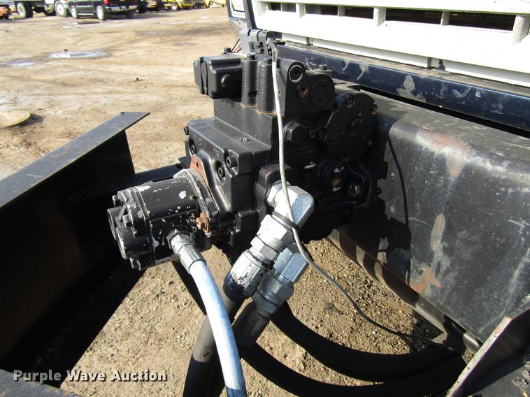 image for item FJ9626 1994 Ford F700 oil distributor truck