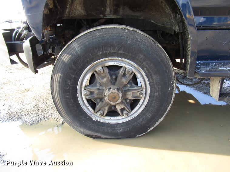 image for item FJ9626 1994 Ford F700 oil distributor truck