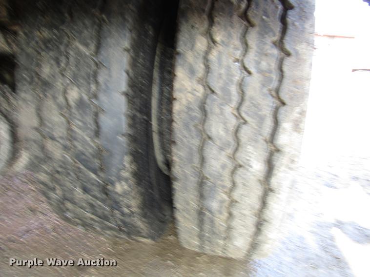 image for item FJ9626 1994 Ford F700 oil distributor truck