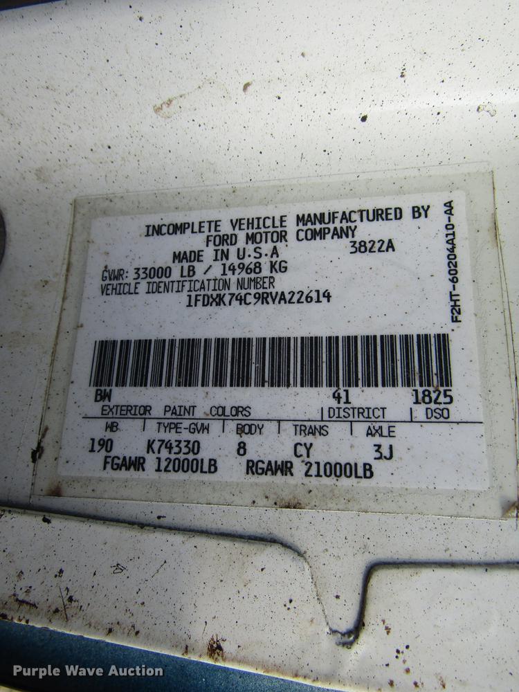 image for item FJ9626 1994 Ford F700 oil distributor truck