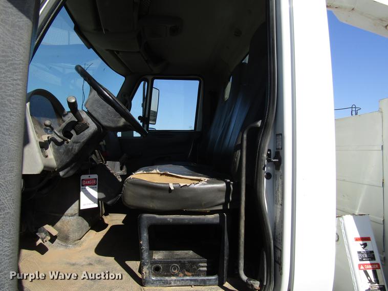 image for item FJ9672 2009 International DuraStar 4300 bucket truck