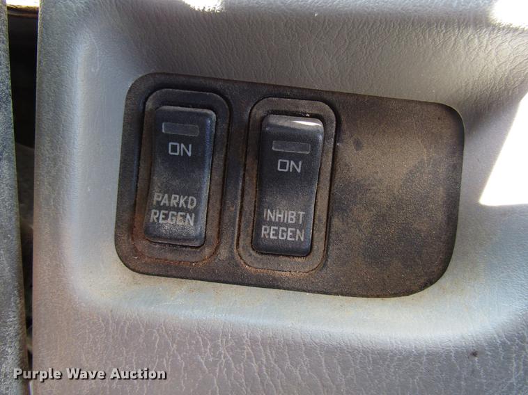 image for item FJ9672 2009 International DuraStar 4300 bucket truck