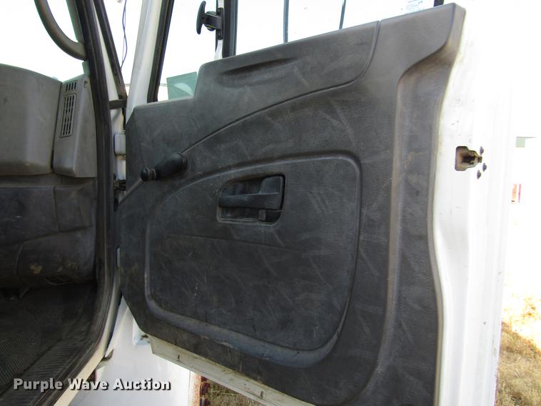 image for item FJ9672 2009 International DuraStar 4300 bucket truck