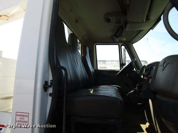 image for item FJ9672 2009 International DuraStar 4300 bucket truck
