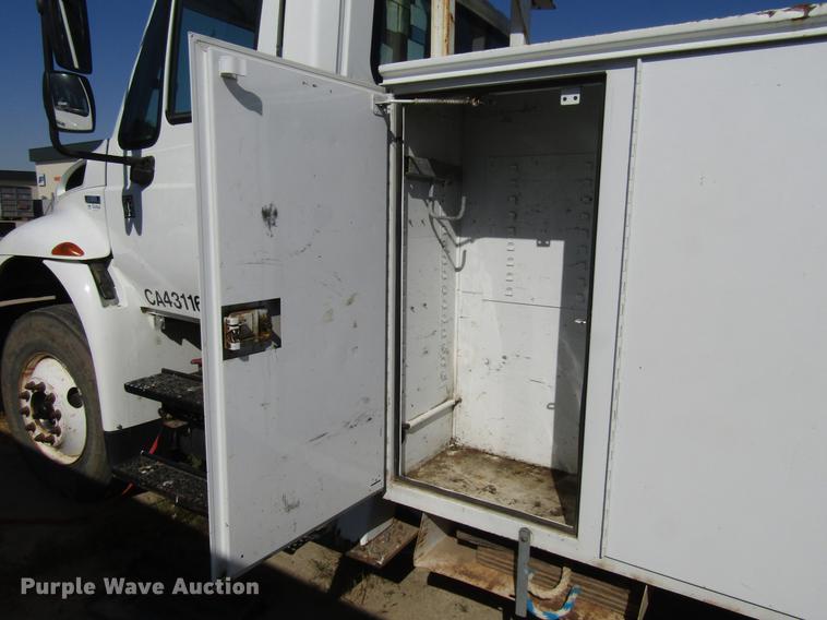 image for item FJ9672 2009 International DuraStar 4300 bucket truck