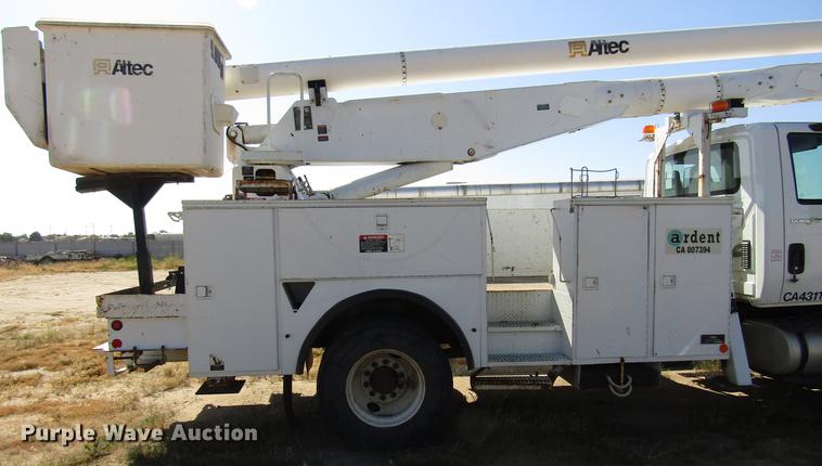 image for item FJ9672 2009 International DuraStar 4300 bucket truck