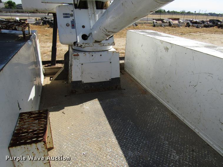 image for item FJ9672 2009 International DuraStar 4300 bucket truck