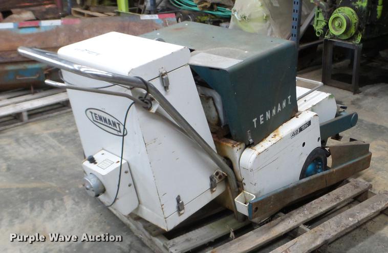 image for item FM9272 Tennant 42E-HD sweeper
