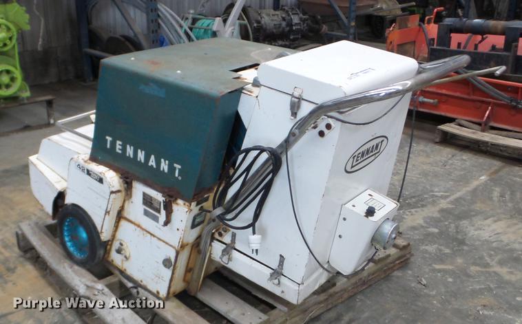 image for item FM9272 Tennant 42E-HD sweeper