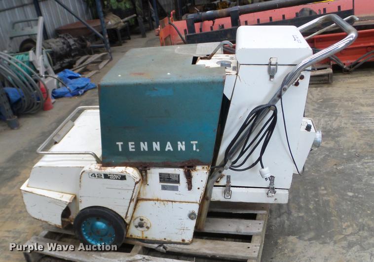 image for item FM9272 Tennant 42E-HD sweeper