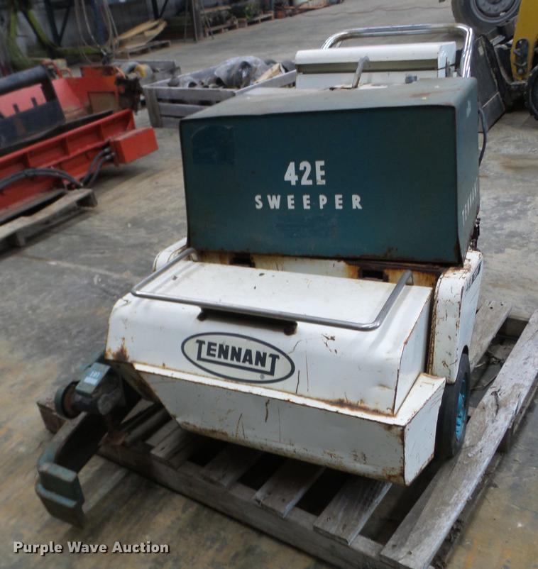 image for item FM9272 Tennant 42E-HD sweeper