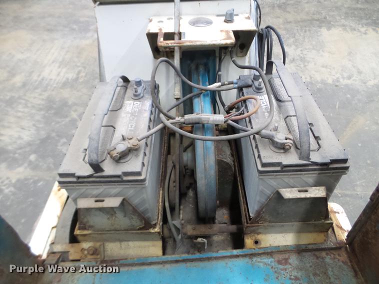 image for item FM9272 Tennant 42E-HD sweeper