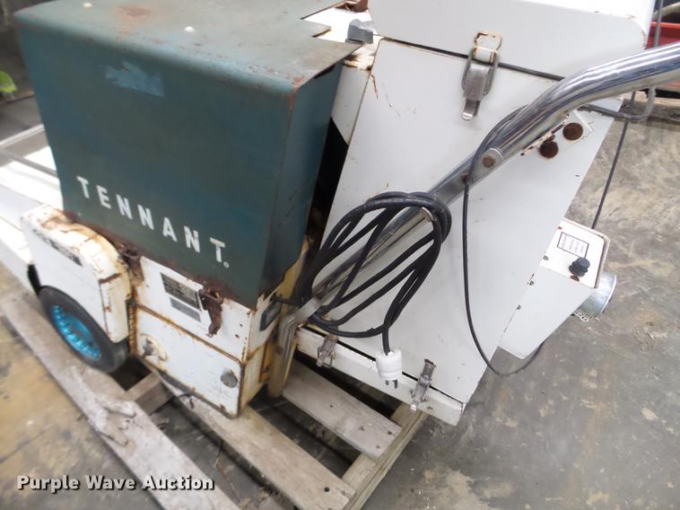 image for item FM9272 Tennant 42E-HD sweeper
