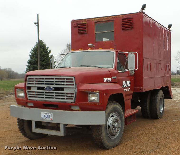 image for item FM9273 1991 Ford F700 service truck