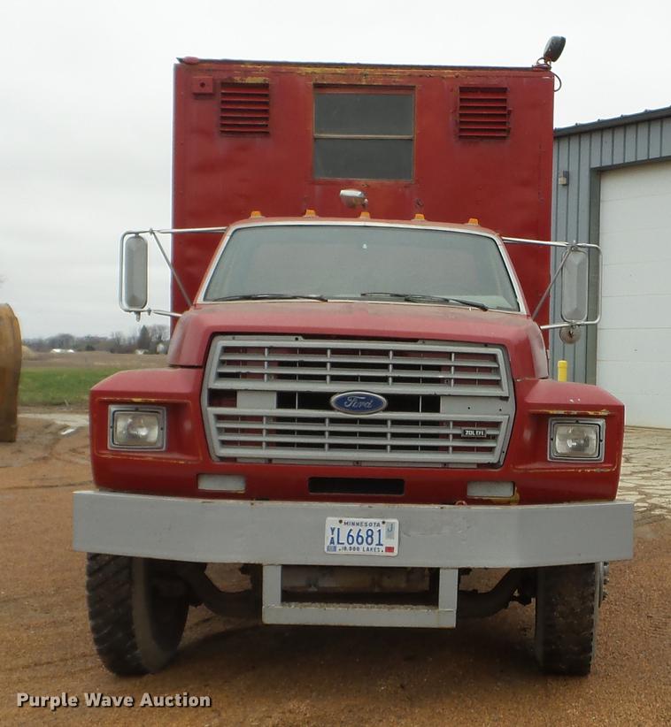 image for item FM9273 1991 Ford F700 service truck