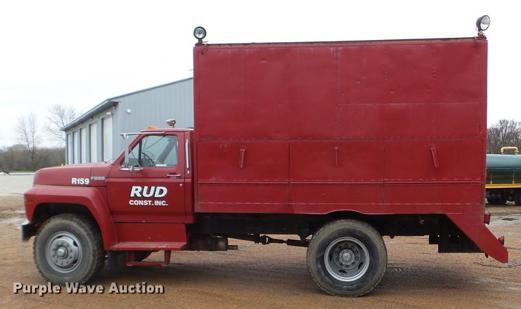 image for item FM9273 1991 Ford F700 service truck