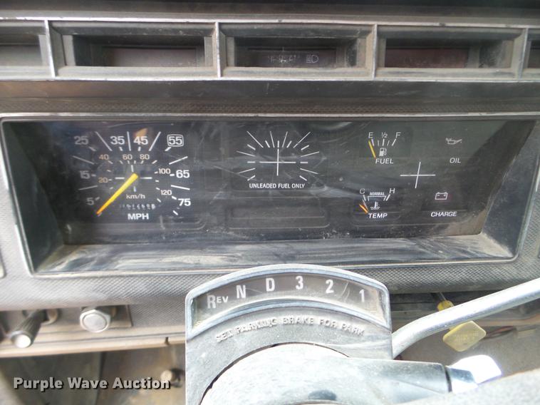 image for item FM9273 1991 Ford F700 service truck